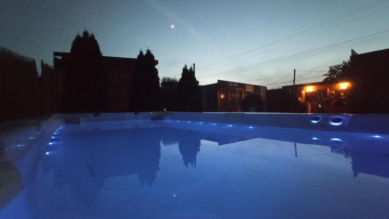 Green Corner Wellness Püspökladány 外观 照片