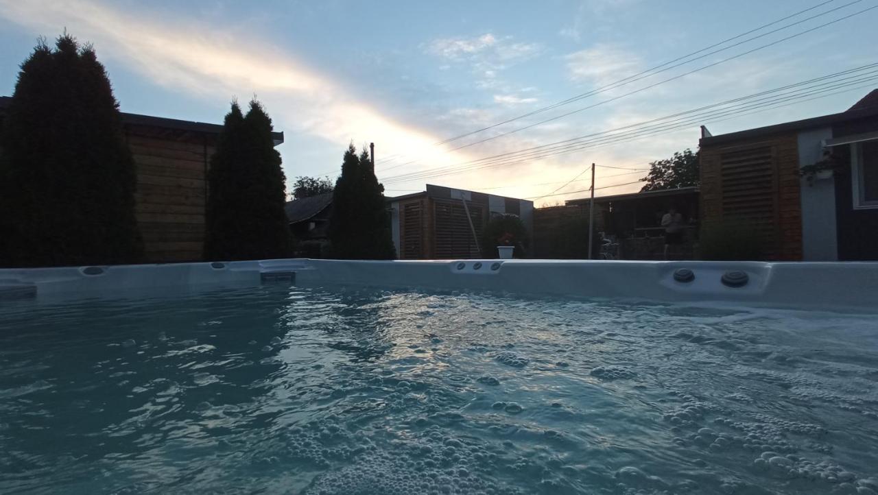 Green Corner Wellness Püspökladány 外观 照片